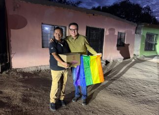 Entrega Carlos Cota apoyos alimentarios a integrantes de la comunidad LGBT+ en Navojoa