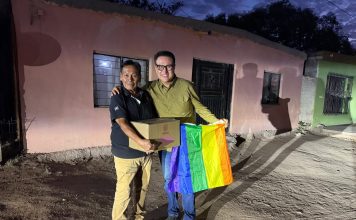 Entrega Carlos Cota apoyos alimentarios a integrantes de la comunidad LGBT+ en Navojoa