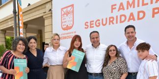 Beneficia Toño Astiazarán a 862 familias con títulos de propiedad