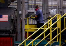 Trabajadores latinos creen que economía e inmigración empeora en EU