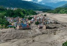 Riada devasta a Nepal: 160 muertos y 800 desaparecidos