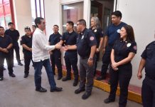 Fortalecen a cuerpo de Bomberos y Protección Civil de Navojoa con nuevos equipos de rescate acuático y uniformes