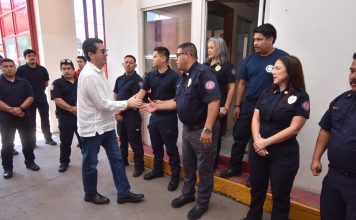 Fortalecen a cuerpo de Bomberos y Protección Civil de Navojoa con nuevos equipos de rescate acuático y uniformes