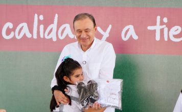 Arranca Gobernador Durazo entrega de más de 109 mil uniformes escolares gratuitos en Hermosillo