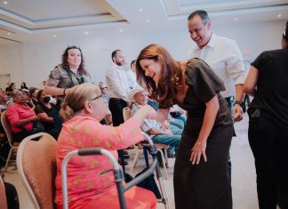 Beneficia Toño Astiazarán a más de 2 mil 500 adultos mayores a través de Construyendo Sonrisas