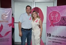 Realizan imposición de lazo en sensibilización al cáncer de mama por «Octubre Rosa»